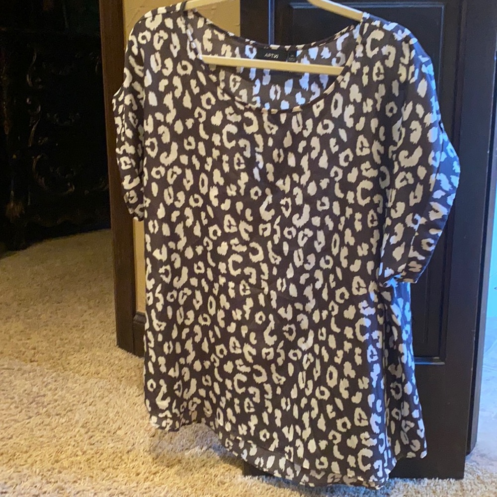 Short sleeve dress blouse